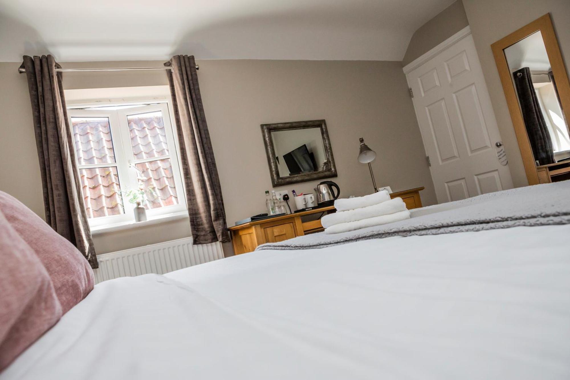 The Black Swan Inn Horsham St Faith Exteriör bild